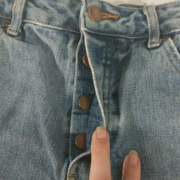 Forever 21 Light Wash Button Fly High Rise Denim Cuffed Shorts - size 28 - Picture 2 of 5